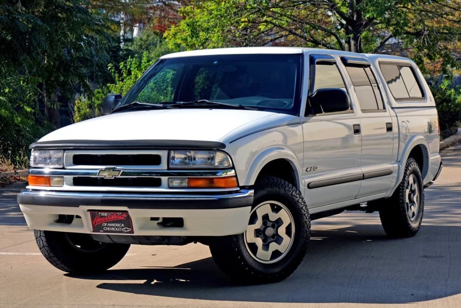 2002 Chevrolet S-10 (1994-2004) sold for $17,000