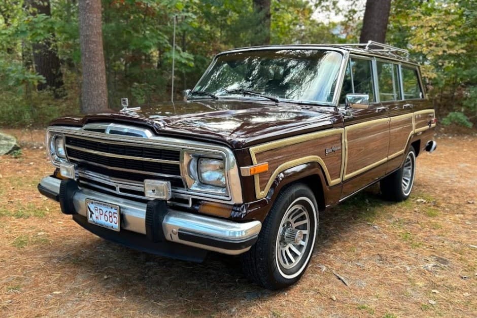 1988 Jeep SJ Grand Wagoneer sold for $17,250