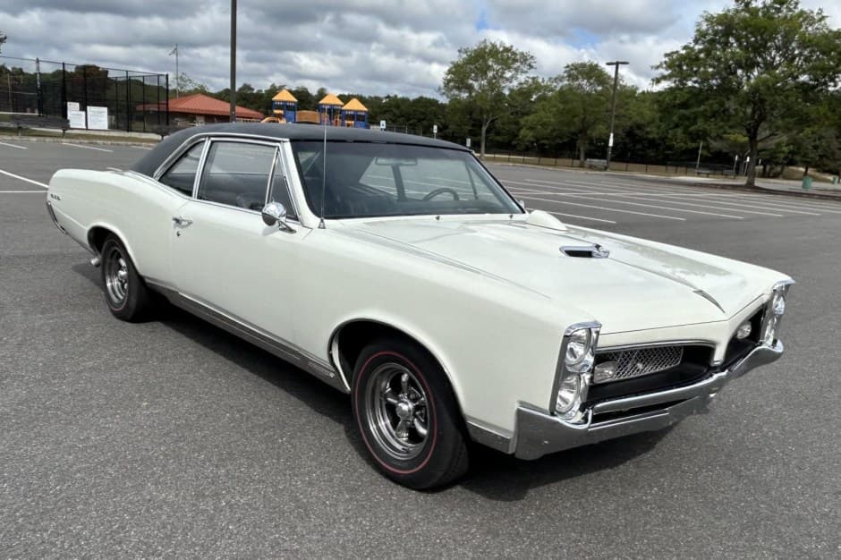 1967 Pontiac GTO sold for $32,250