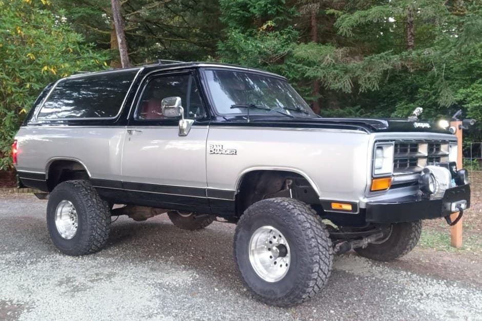 1988 Dodge Ramcharger / Plymouth Trail Duster sold for $14,000