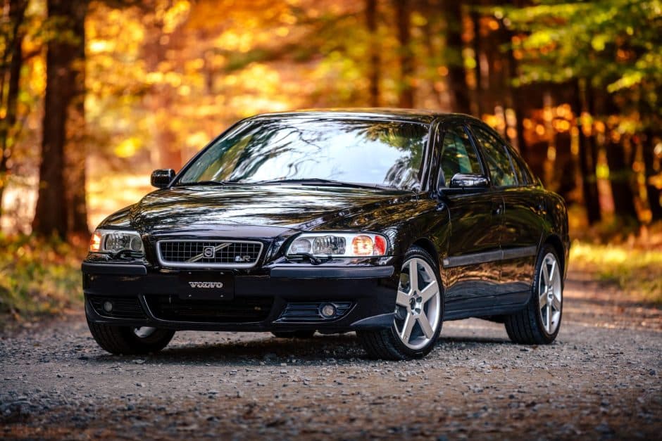 2004 Volvo S60R sold for $14,250
