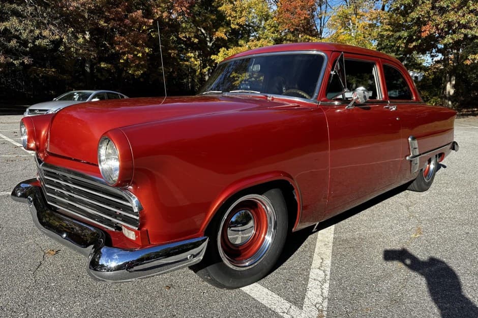 1953 Ford Customline sold for $10,750