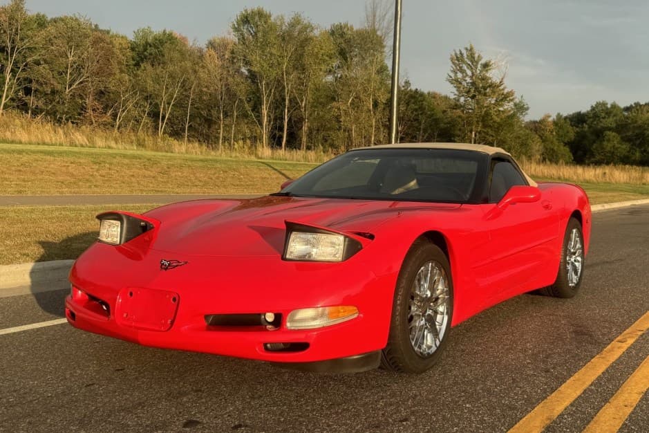 1998 Chevrolet Corvette C5 sold for $10,000