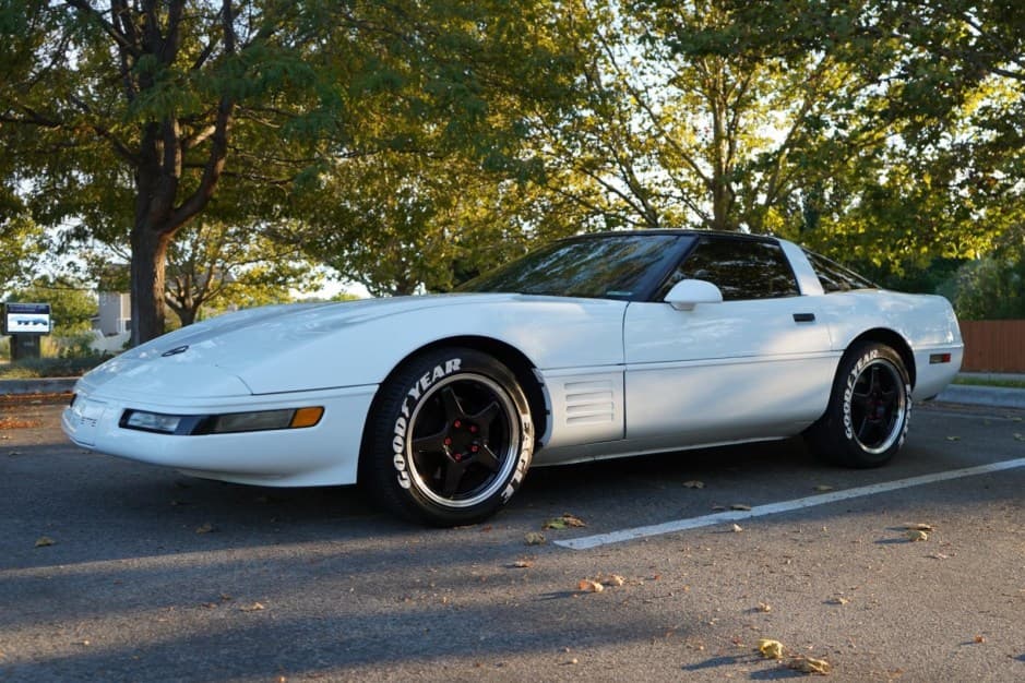 1992 Chevrolet Corvette C4 sold for $12,025