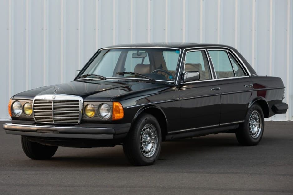 1984 Mercedes-Benz W123 sold for $11,750