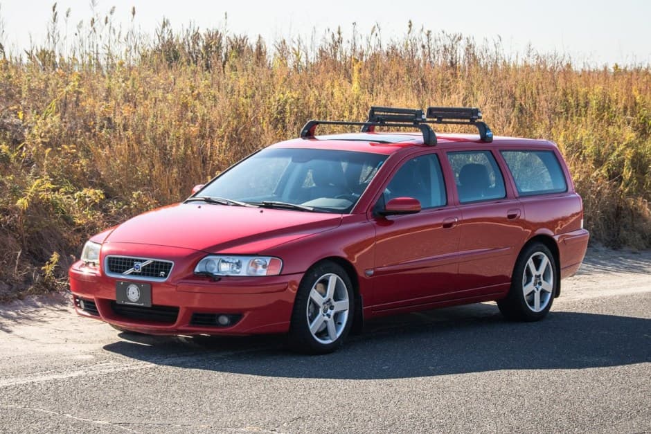 2005 Volvo V70R sold for $21,999