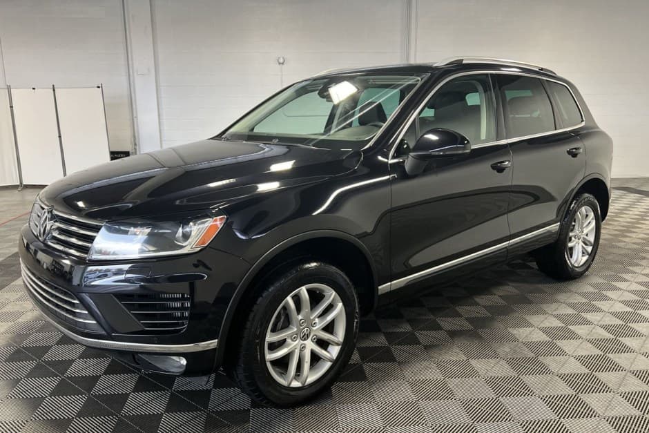 2016 Volkswagen Touareg sold for $36,000