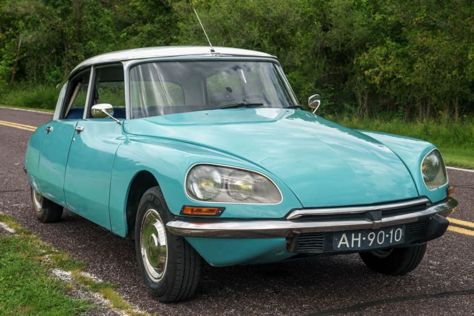1972 Citroen DS sold for $12,180
