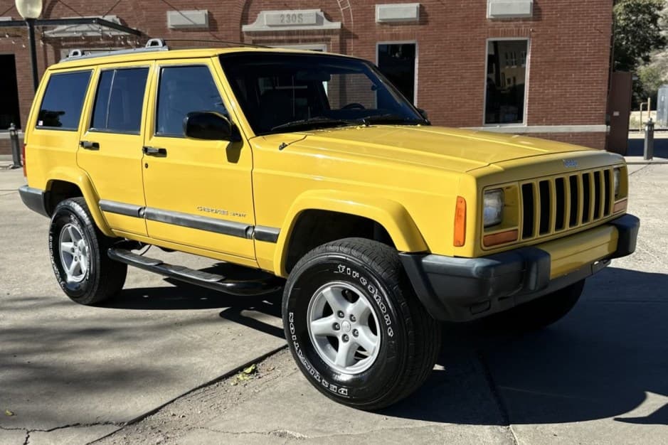 2001 Jeep XJ Cherokee sold for $7,500