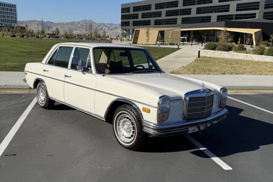 1970 Mercedes-Benz W114 & W115 sold for $4,600