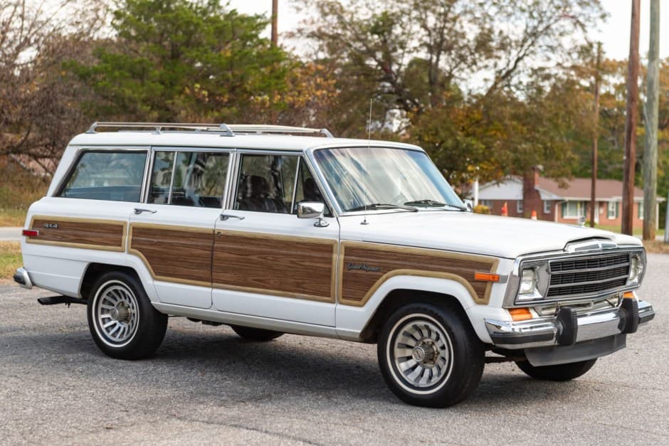 1991 Jeep SJ Grand Wagoneer sold for $22,750