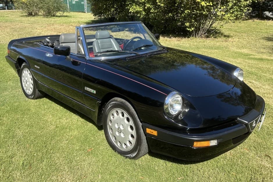 1987 Alfa Romeo 105/115 Spider Series 3 sold for $15,800
