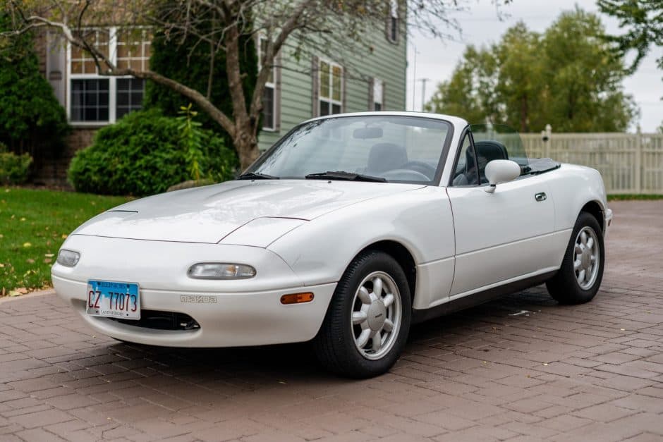 1990 Mazda NA MX-5 Miata sold for $6,200