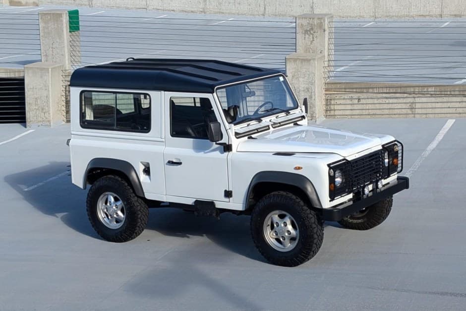 1986 Land Rover 90 / Defender 90 (Euro Spec) sold for $21,000