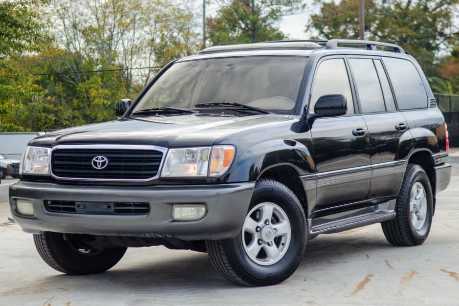 2000 Toyota Land Cruiser 100-Series sold for $15,000