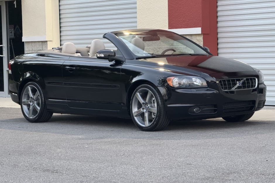 2010 Volvo C70 sold for $9,300