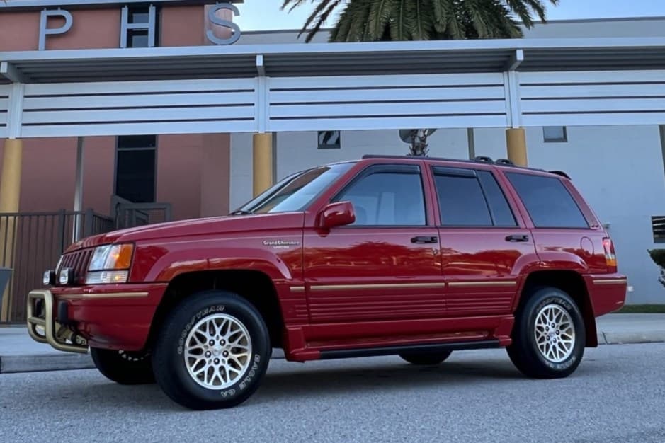 1995 Jeep ZJ Grand Cherokee sold for $25,500