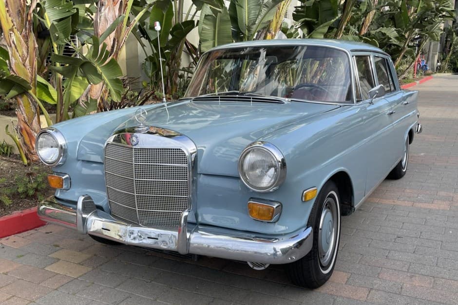 1968 Mercedes-Benz W110 sold for $6,100