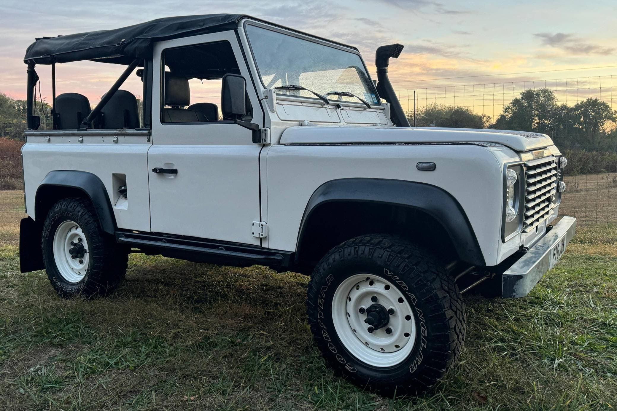 1990 Land Rover Defender sold for $25,000