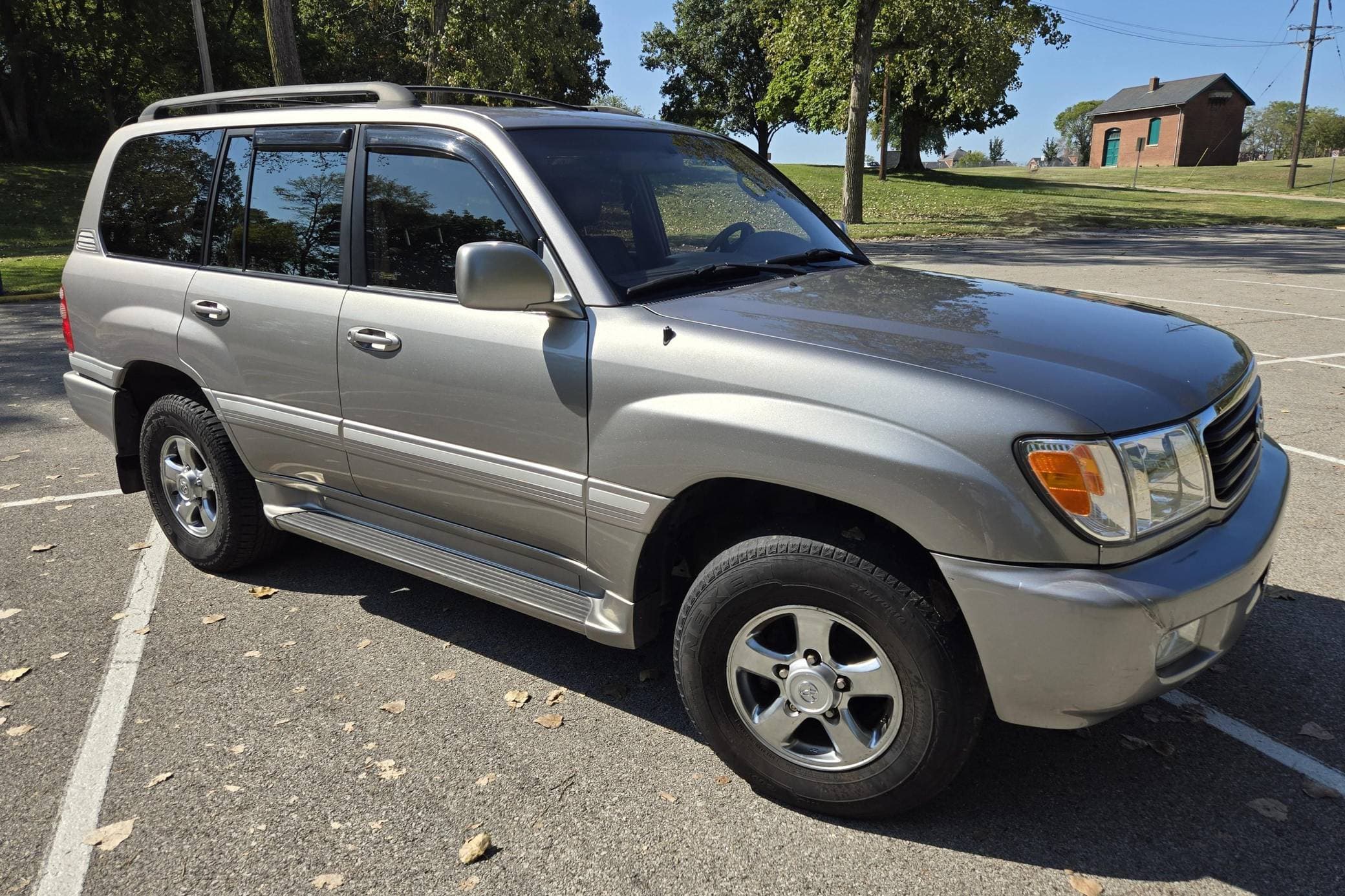 2002 Toyota Land Cruiser sold for $10,100