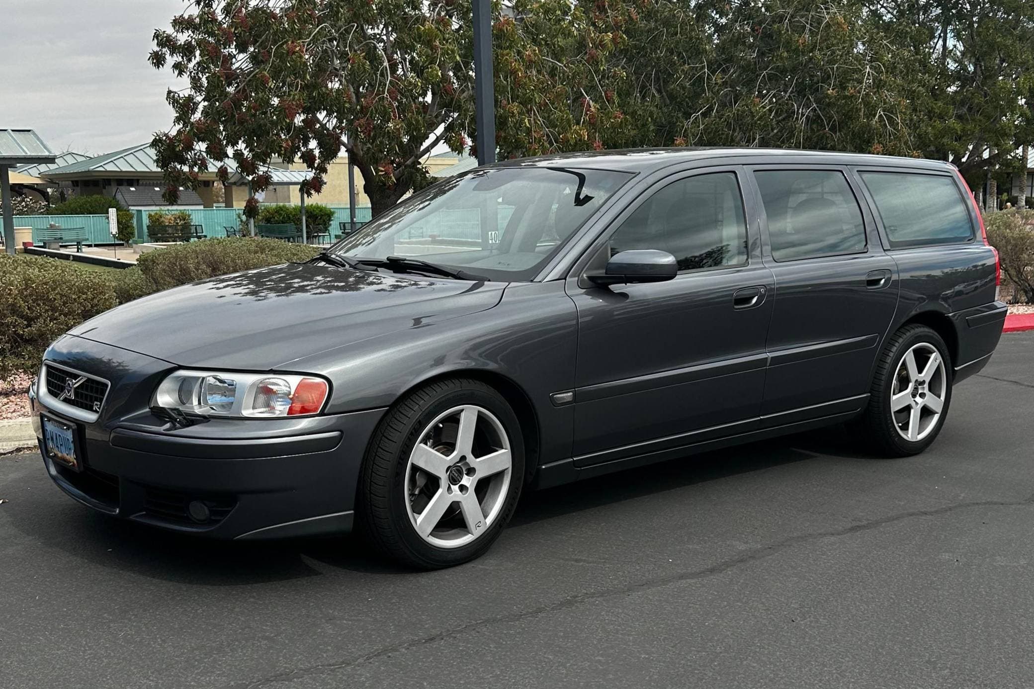 2005 Volvo V70 sold for $9,800