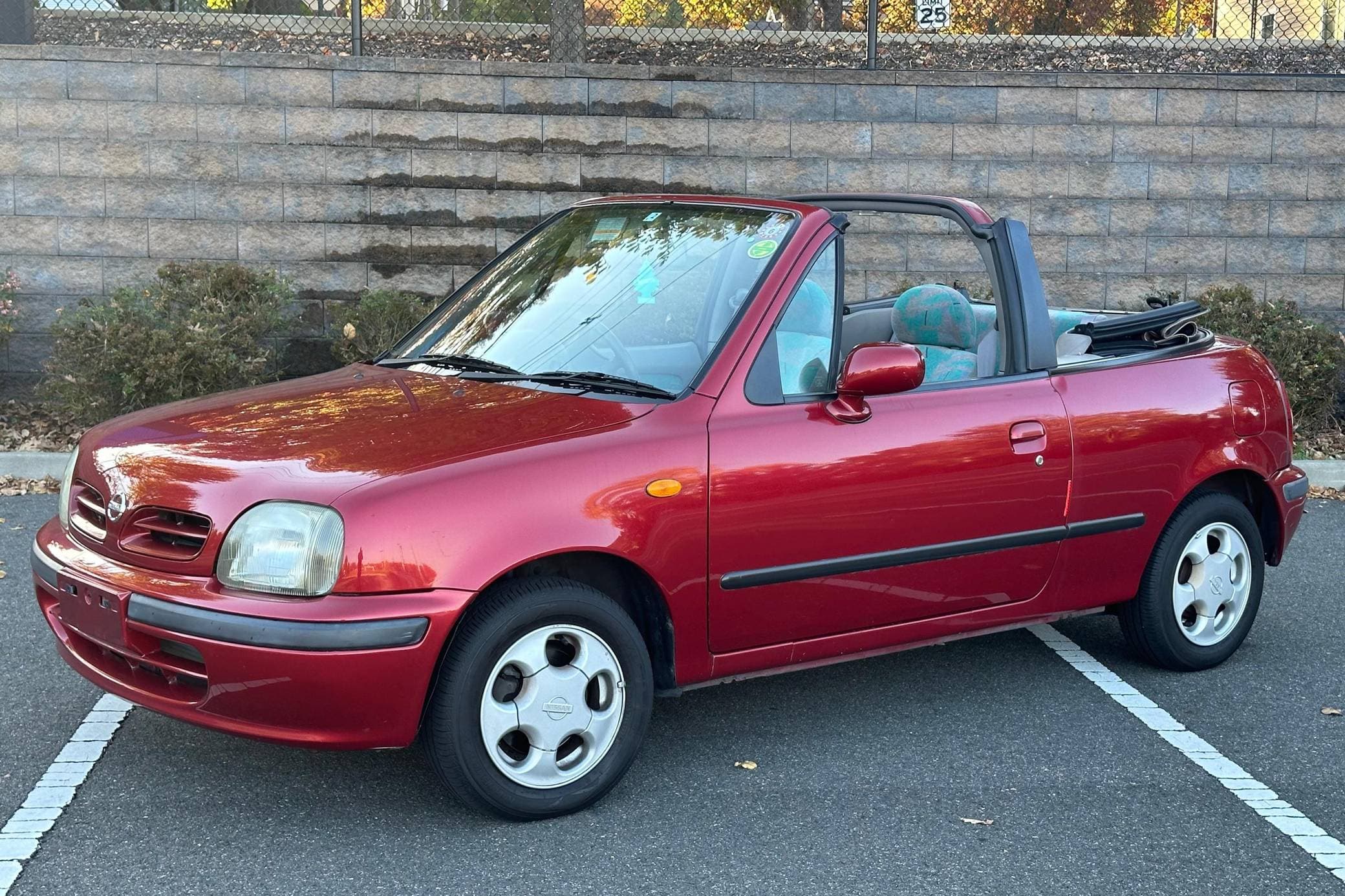 1999 Nissan March sold for $3,901