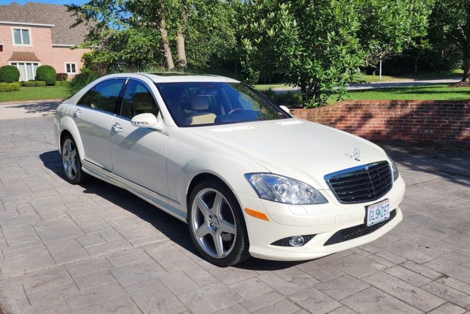 2009 Mercedes-Benz W221 S-Class sold for $34,000