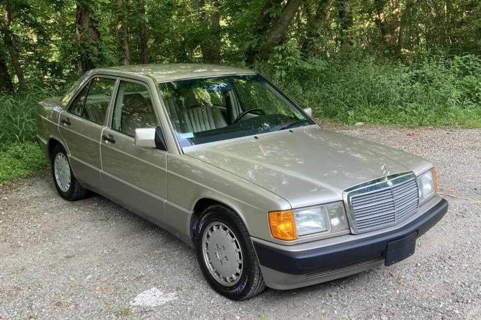 1992 Mercedes-Benz W201 190 sold for $8,800