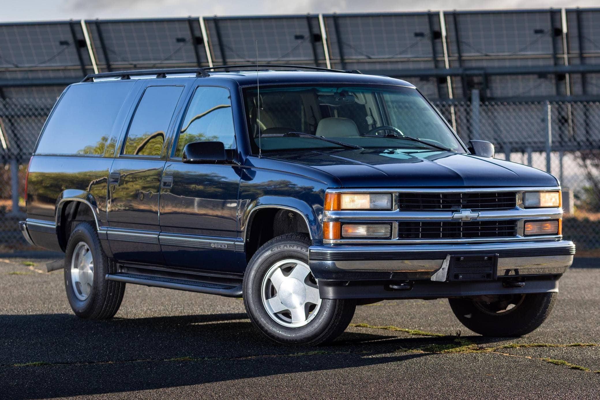1999 Chevrolet Suburban sold for $7,000