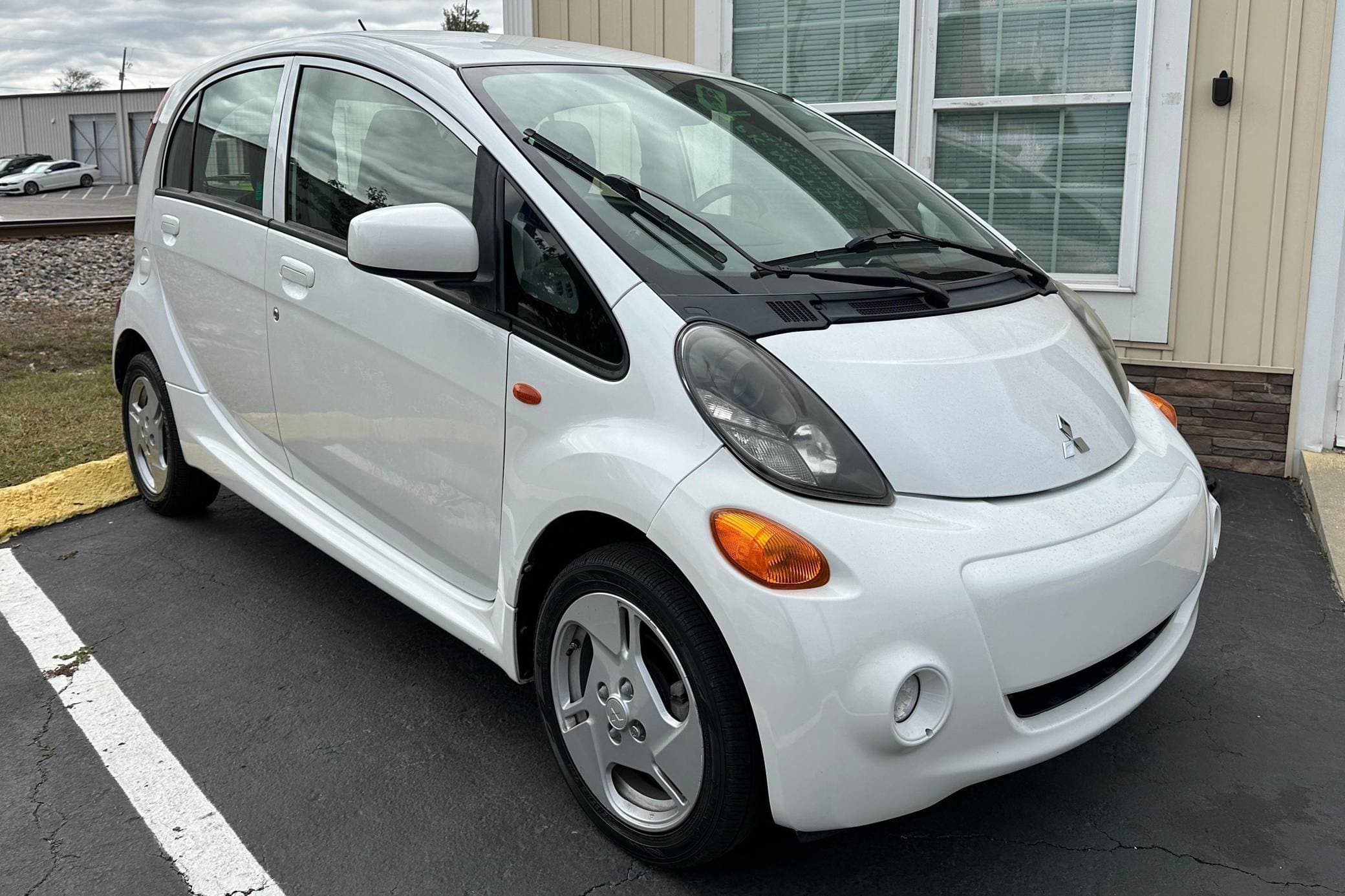 2012 Mitsubishi i-MiEV sold for $2,800