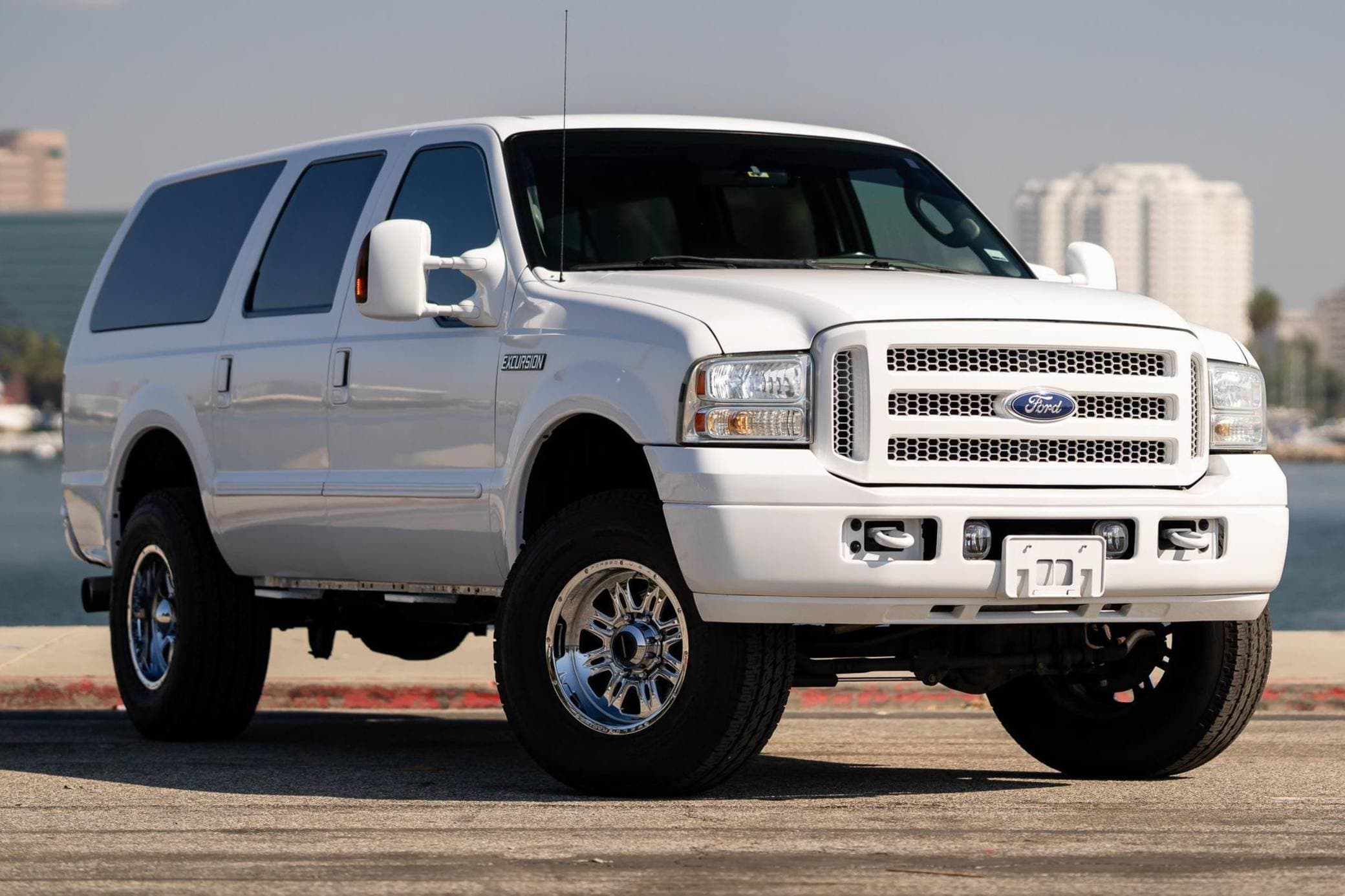 2005 Ford Excursion sold for $19,500