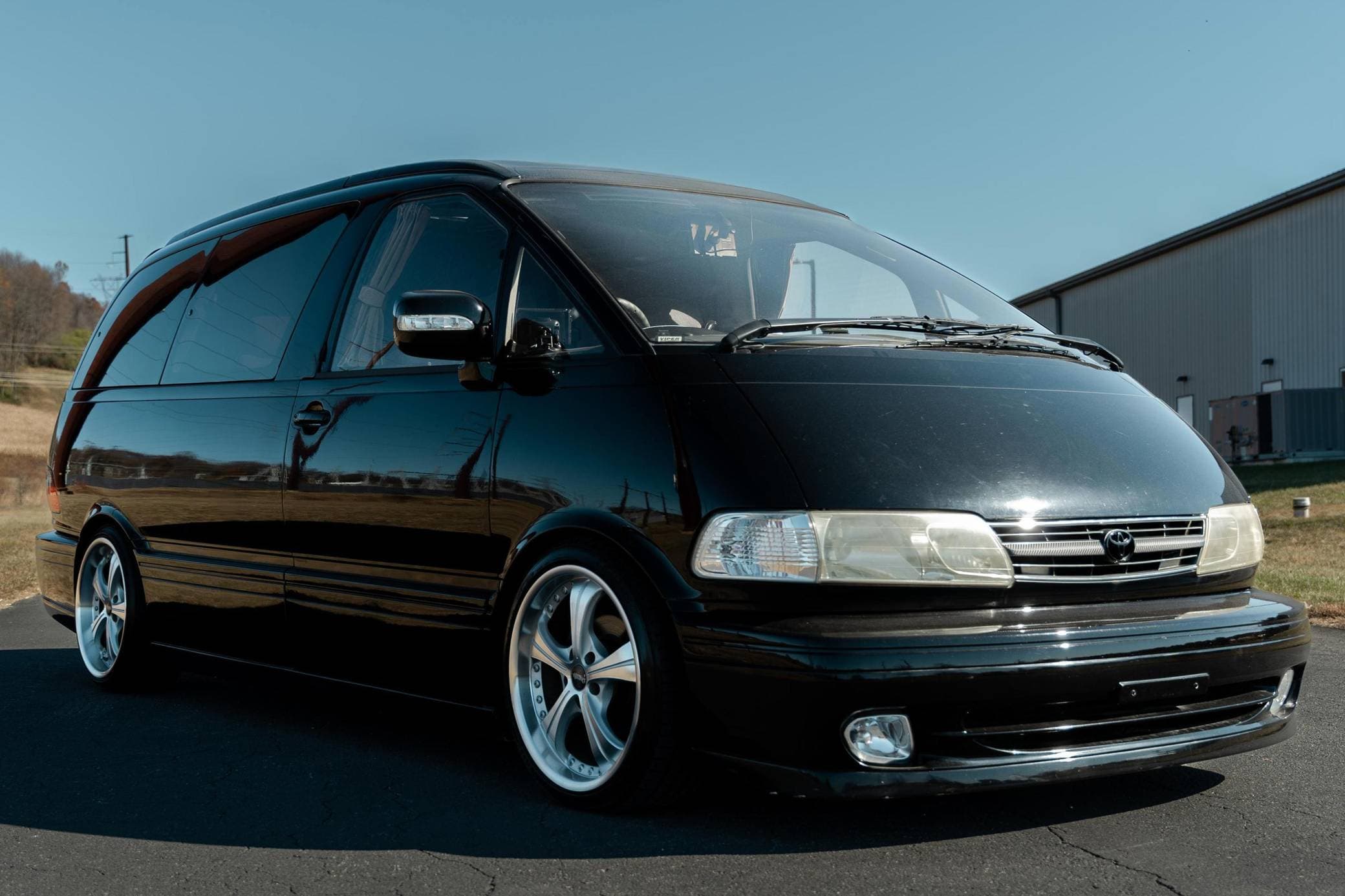 1995 Toyota Estima sold for $7,800
