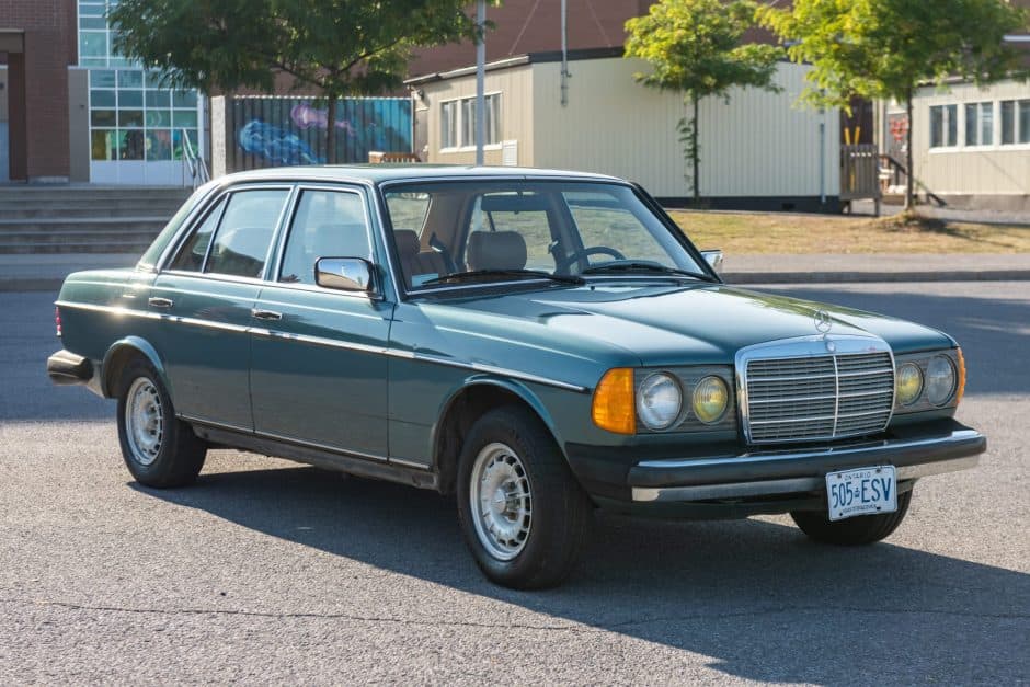1984 Mercedes-Benz W123 sold for $8,000