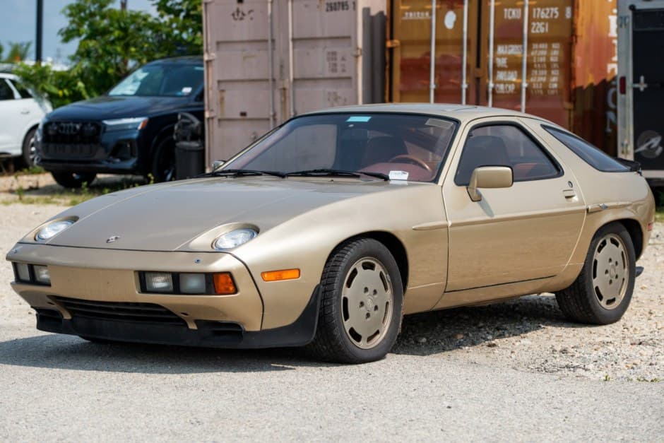 1982 Porsche 928 sold for $18,500