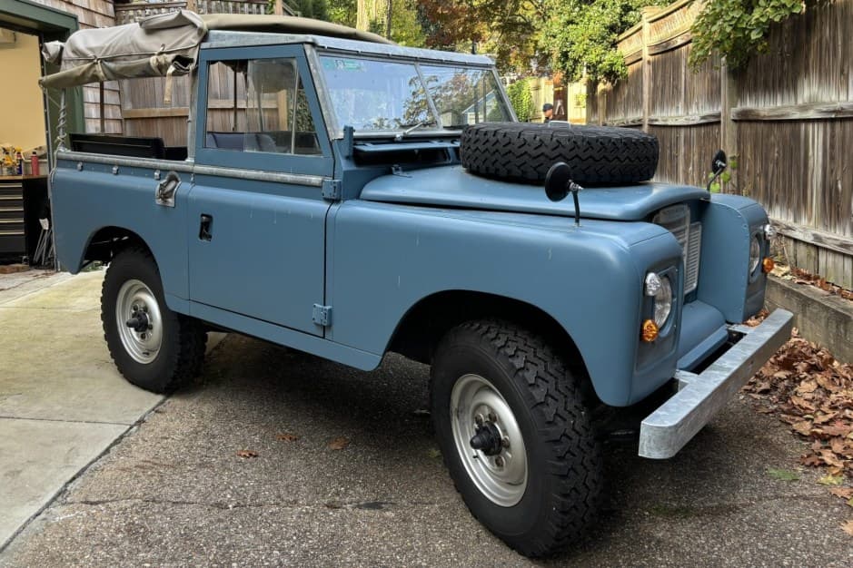 1976 Land Rover Series 88 sold for $19,250