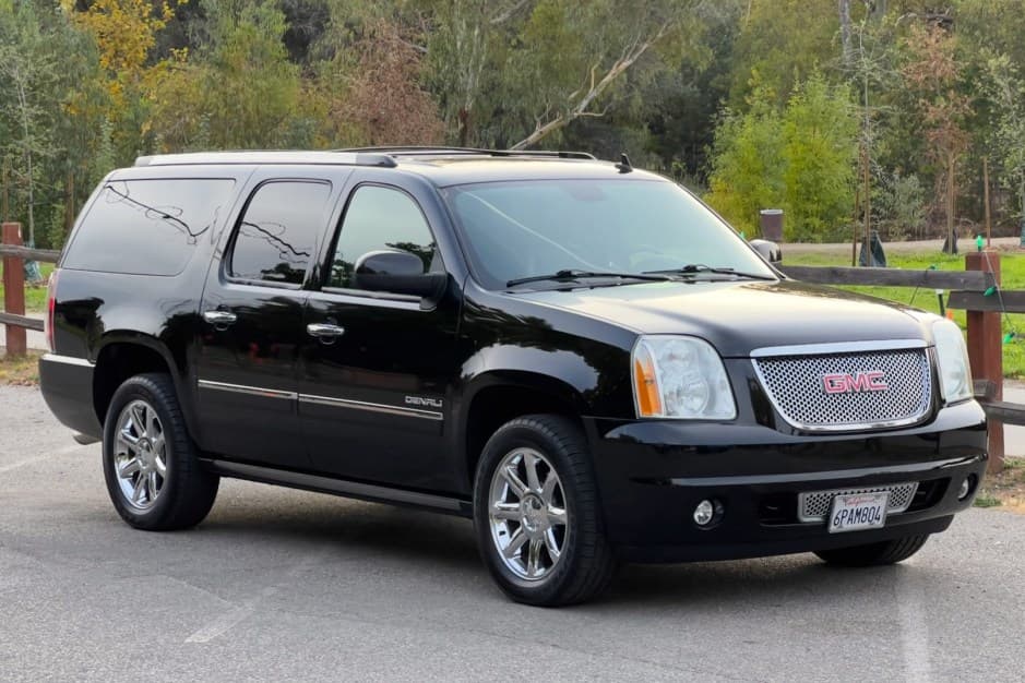 2011 GMC Yukon GMT900 sold for $29,551
