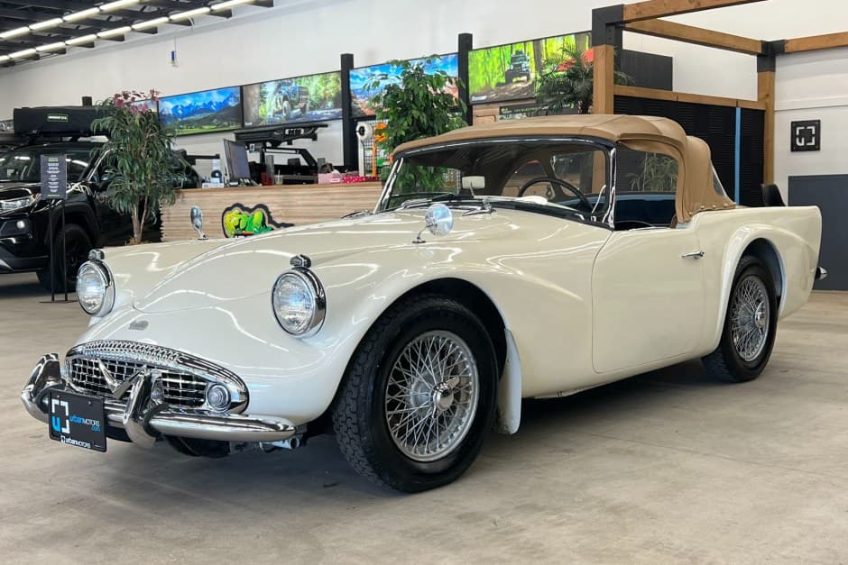 1962 Daimler SP250 sold for $32,000