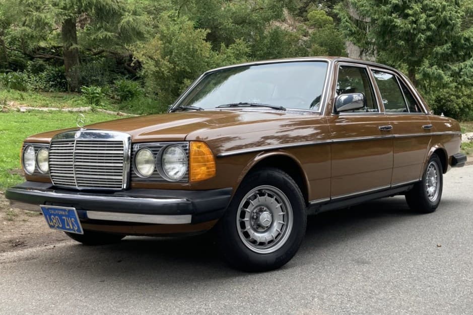 1980 Mercedes-Benz W123 sold for $6,550