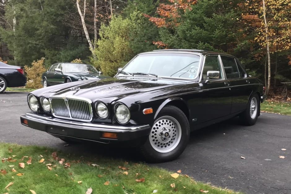 1990 Jaguar XJ Series 3 (1980-1992) sold for $7,600