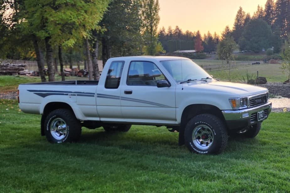 1990 Toyota Pickup (N80/90/100/110 1989-1997) sold for $9,200