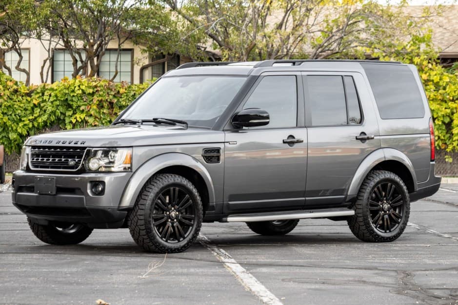 2015 Land Rover LR4 sold for $33,000