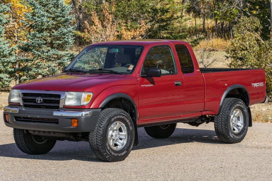 1999 Toyota Tacoma (N1X0 1995-2005) sold for $15,400