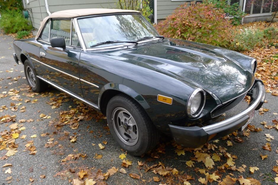 1981 Fiat 124 Spider (1966-1985) sold for $2,100