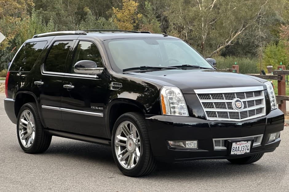 2014 Cadillac Escalade & EXT GMT900 (2007-2014) sold for $25,500