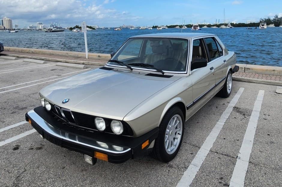 1985 BMW E28 5-Series sold for $9,000