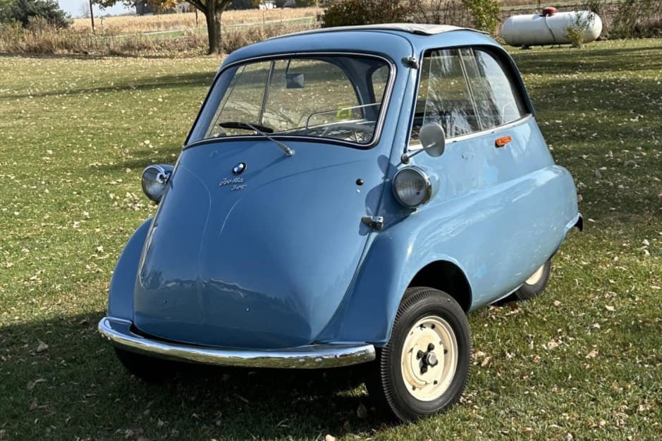 1958 BMW Isetta sold for $15,600