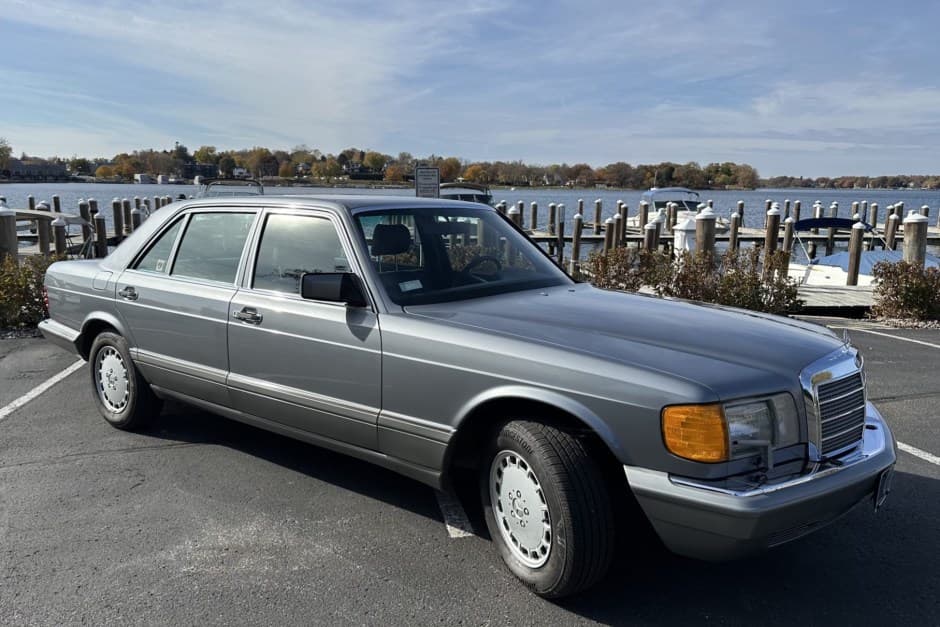 1988 Mercedes-Benz W126 S-Class sold for $8,180