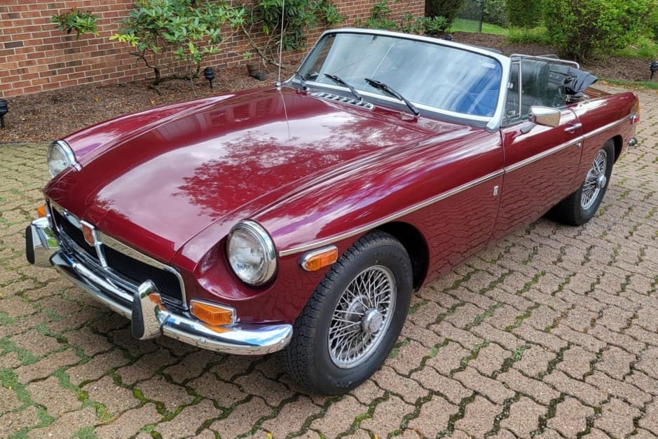 1973 MG MGB sold for $5,675