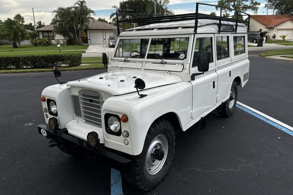 1976 Land Rover Series 109 sold for $24,000