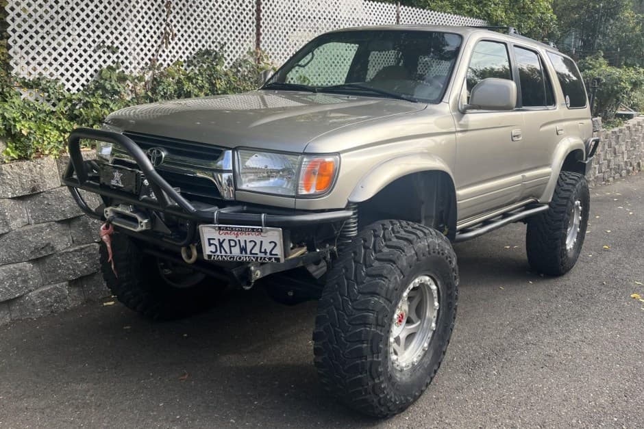 2001 Toyota 4Runner (N180) sold for $25,000